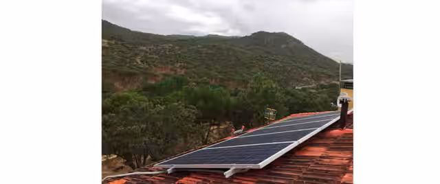 5 paneles Waaree de 320W y 24V