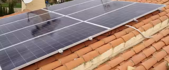 Instalación solar fotovoltaica para vivienda aislada de la red eléctrica en Castellón