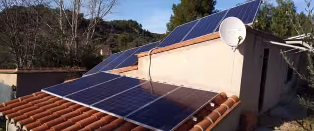 Instalación solar fotovoltaica para vivienda aislada de la red eléctrica en Castellón