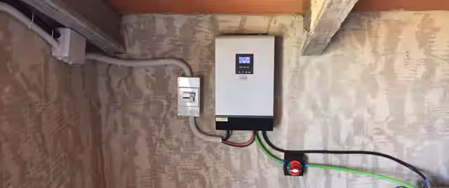 Instalación solar en Alicante – inversor cargador