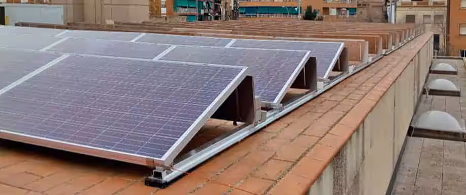 Badalona apuesta de nuevo por la energía fotovoltaica, esta vez en el mercado municipal