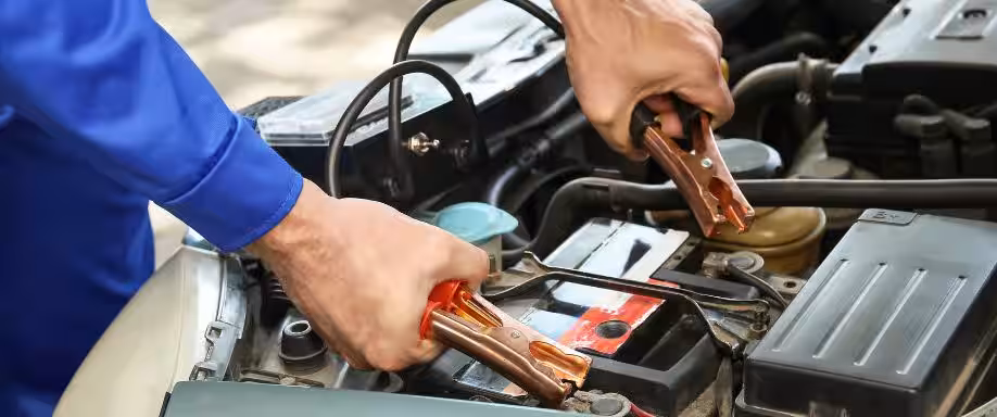 ¿Por qué se descarga la batería del coche?