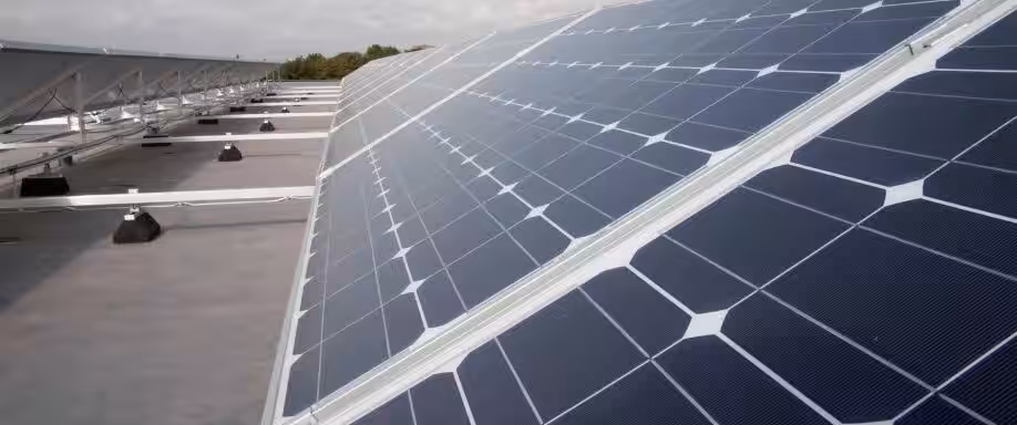¿Cómo ampliar una instalación fotovoltaica con microinversores?