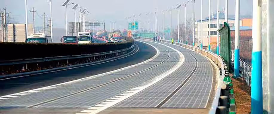 China construye una autovía con paneles solares que genera electricidad China construye una autovía con paneles solares que genera electricidad