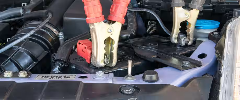 ¿Cómo cargar la batería de un coche?