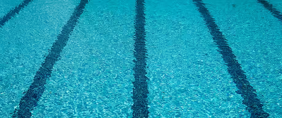 Cómo funciona una depuradora de piscina solar