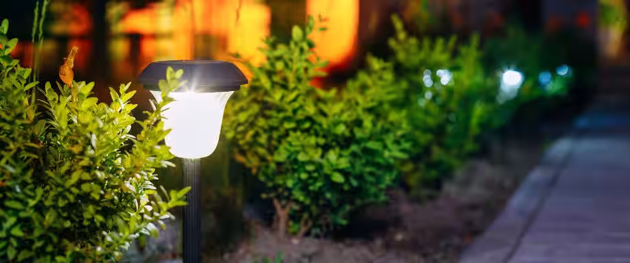 ¿Cómo funcionan las lámparas solares para exteriores?