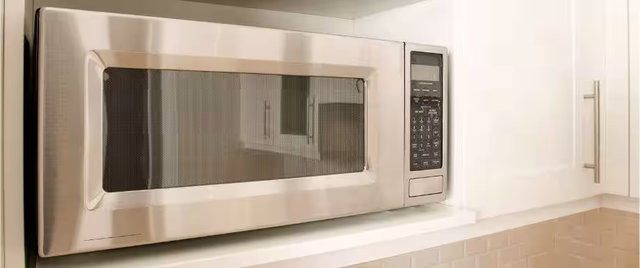 ¿Cómo limpiar un microondas por dentro?