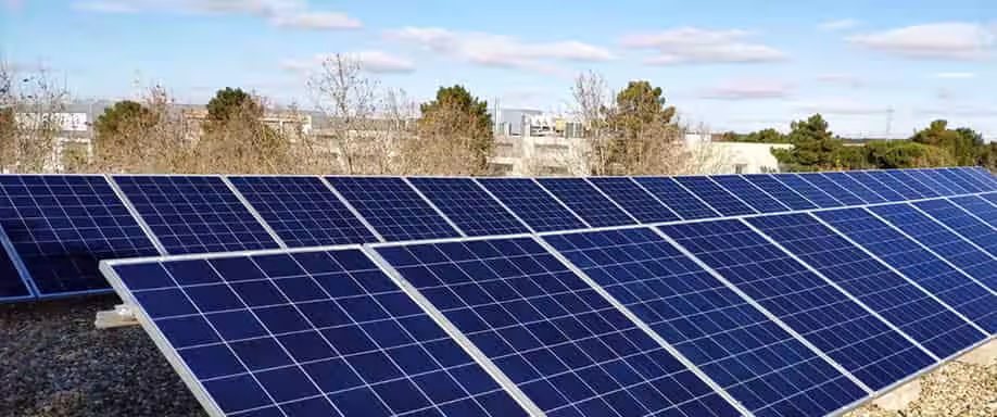 Conexión placas solares tipos y consideraciones