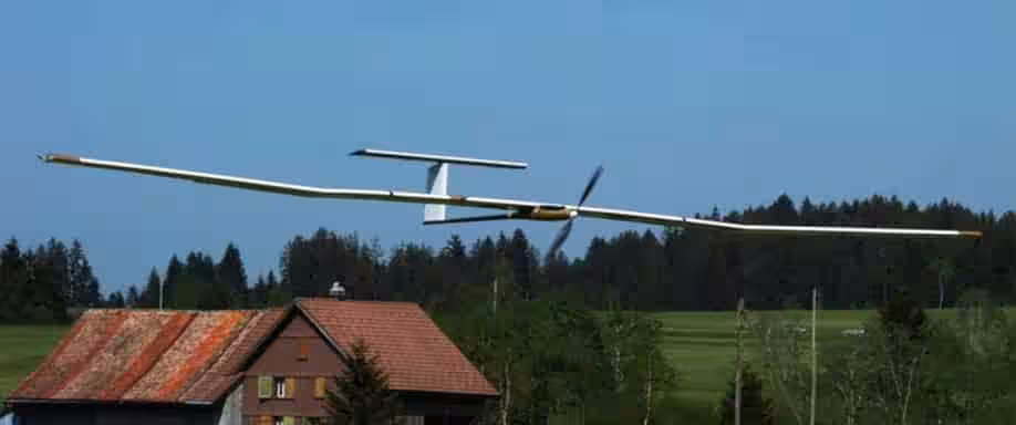 Desarrollan el primer dron capaz de recorrer largas distancias utilizando energía fotovoltaica