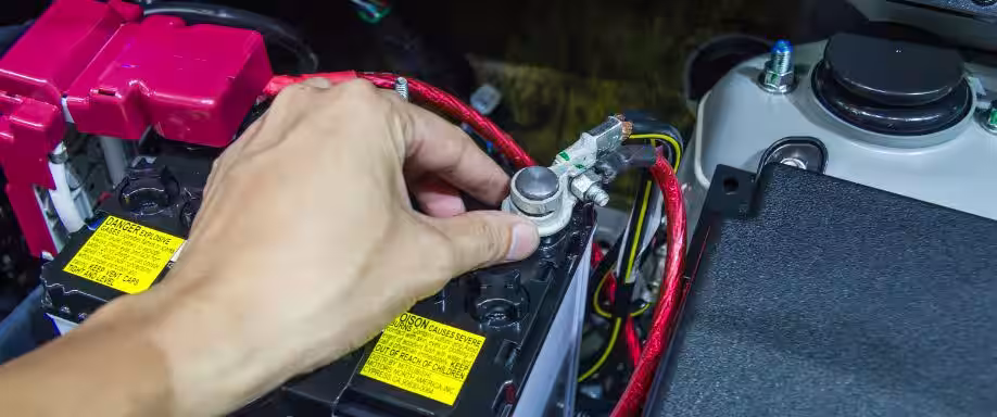 ¿Es bueno desconectar la batería del coche​?