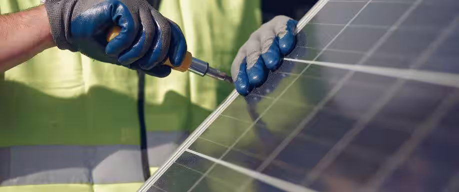 ¿Es necesario legalizar un kit solar autoinstalable​?