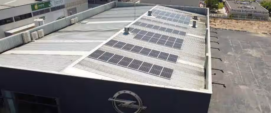 Instalación a red en empresa con JA Solar y Fronius