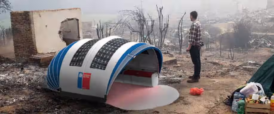 Un estudiante de Chile diseña una carpa para emergencias que incorpora paneles fotovoltaicos flexibles