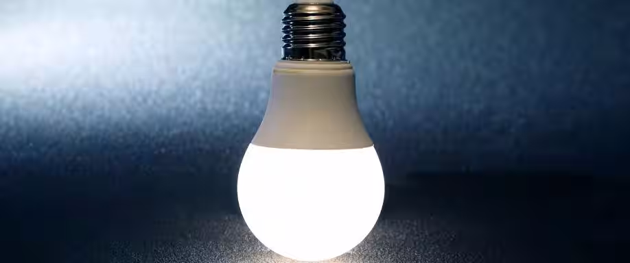 ¿Qué voltaje se necesita para encender un LED?