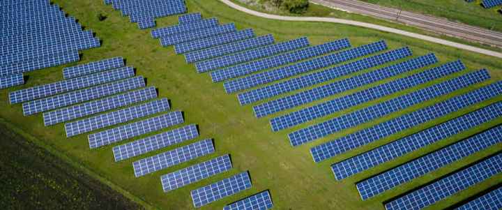 La UE y la India colaboran para mejorar el rendimiento de los parques solares indios