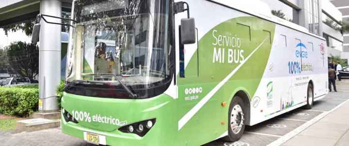 Un autobús eléctrico que utiliza la energía solar comienza a circular en San Isidro Un autobús eléctrico que utiliza la energía solar comienza a circular en San Isidro