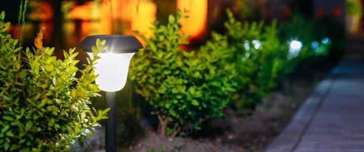 ¿Cómo funcionan las lámparas solares para exteriores?
