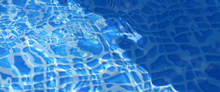 ¿Si quiero que mi depuradora de piscina funcione con energía fotovoltaica debo cambiar necesariamente la depuradora?
