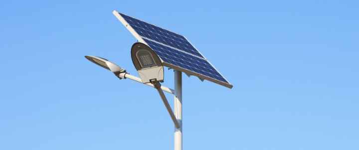 ¿Cuánto dura un foco LED con panel solar?