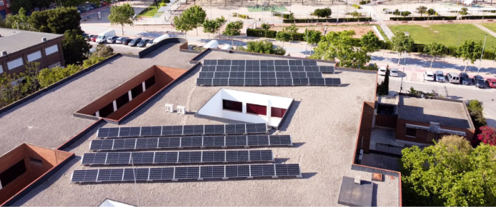 Instalación a red en un instituto con JA Solar y Fronius