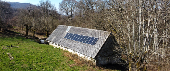 Instalación solar en la Selva de Irati
