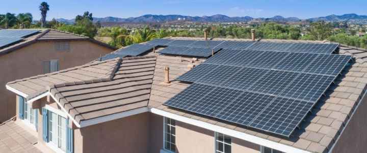 ¿Qué tasas hay que pagar por poner placas solares en una casa en Murcia?