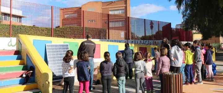 Alumnos y alumnas del CEIP Jaume I de Catarroja aprenden sobre energía solar Alumnos y alumnas del CEIP Jaume I de Catarroja aprenden sobre energía solar