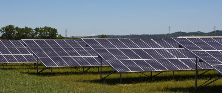 ¿Se pueden mezclar paneles solares diferentes?