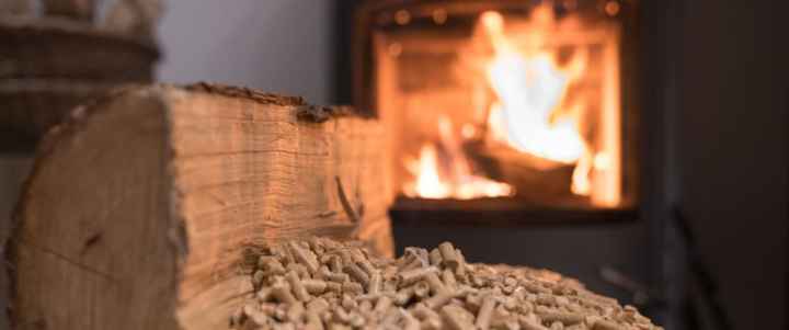 ¿Qué es mejor estufa de leña o de pellets?