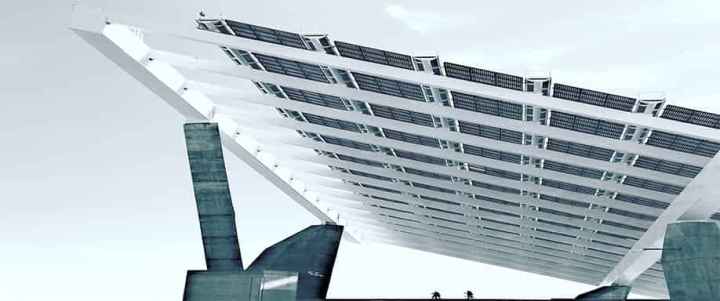 ¿Son resistentes los paneles solares a impactos como el granizo o pequeños objetos?