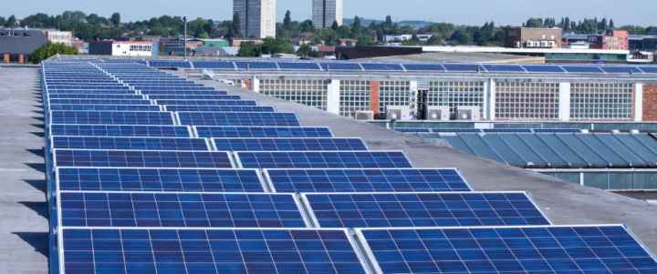 ¿Son mejores los paneles solares con microinversores?
